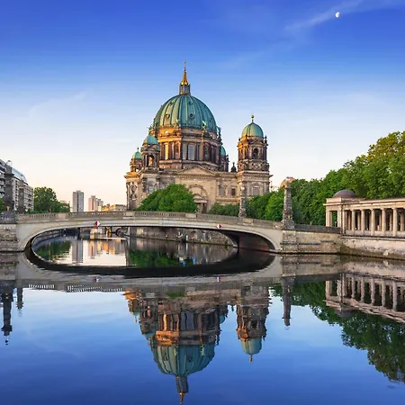 Homely Berlin - Chic Flat, City View, Subway, Cafe, River Exterior photo