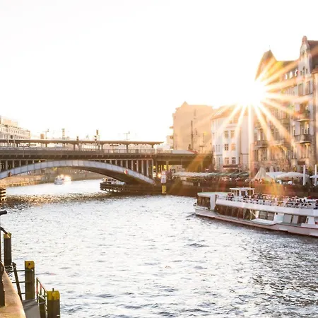 Homely Berlin - Chic Flat, City View, Subway, Cafe, River Exterior photo
