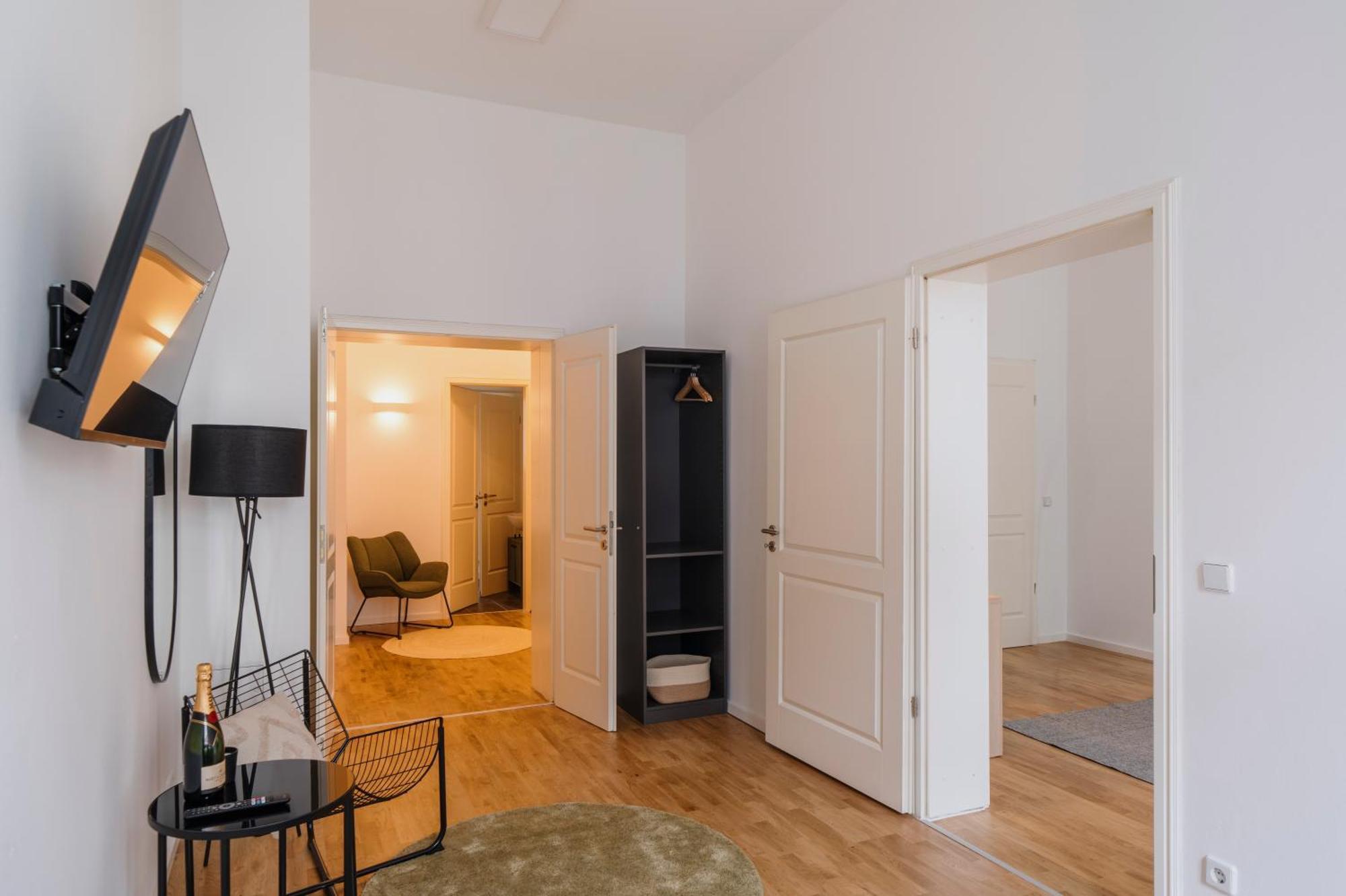 Homely - Chic Flat, View, Subway, Cafe, River * Berlin