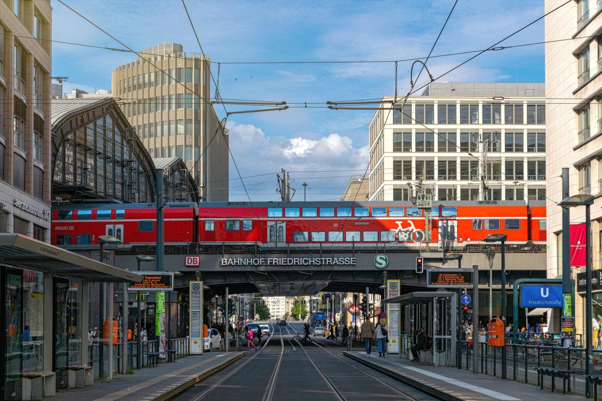 Homely - Chic Flat, View, Subway, Cafe, River * Berlin